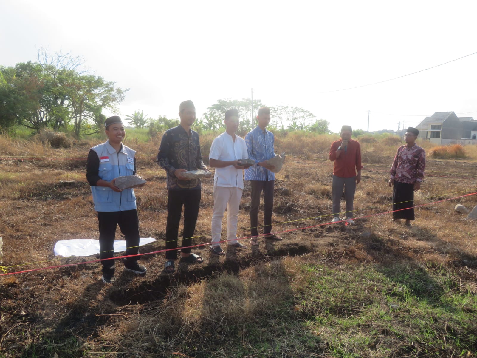 Acara Doa Bersama dan Peletakan Batu Pertama Mushola Permata Al Khair Berjalan Khidmat dan Sukses